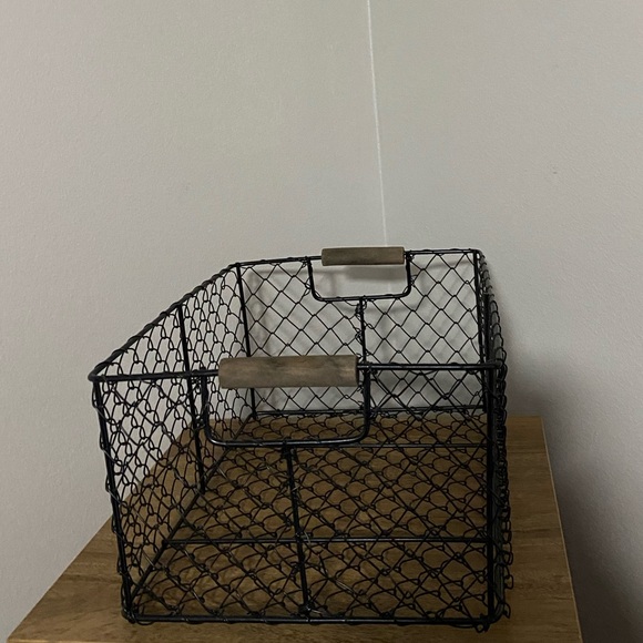 Rustic Wire Storage Basket with Wooden Handles - Picture 3 of 5